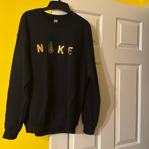 Homemade black crewneck sweatshirt - Picture 1 of 3
